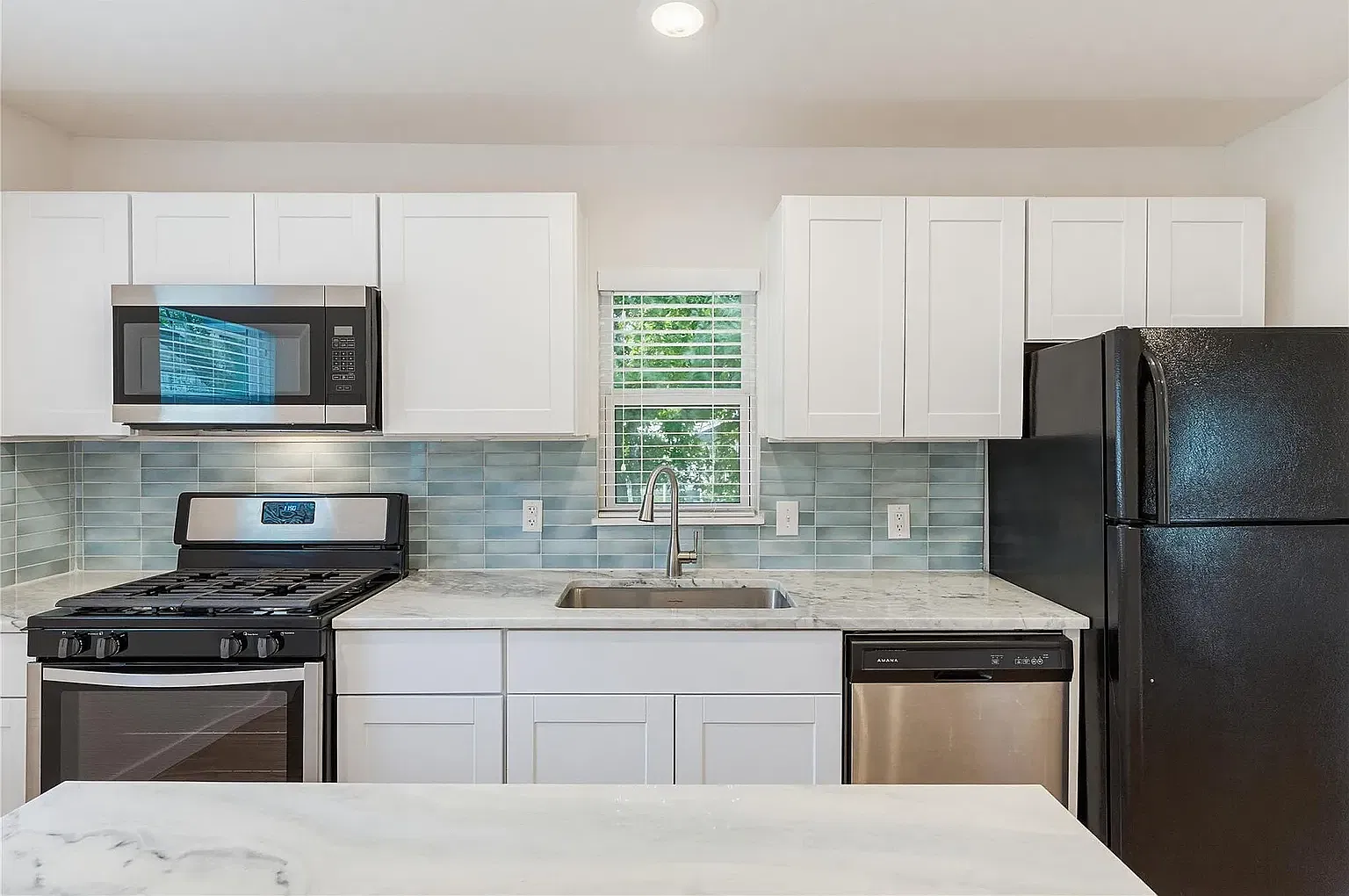 2 bed, 800 sqft, $1,295 — Photo 3