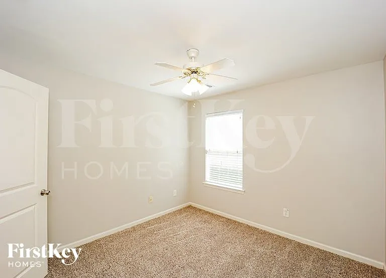207 Fairgrove Ln — Photo 12