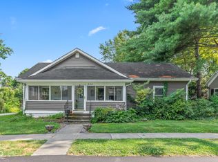 555 W Hawthorne St, Zionsville, IN