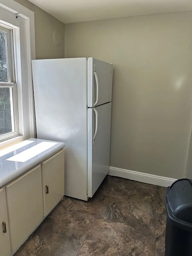 Conveniently Located in Carlisle, PA, This 2nd Floor 2-Bedroom, 1-Bathroom Apartment is Located I... — Photo 4
