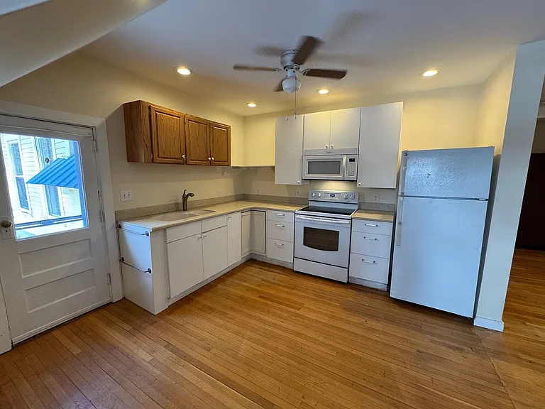 107 Front St — Photo 7