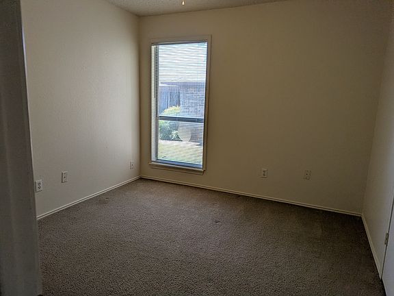 2nd image of 1002 Mitchell Ln