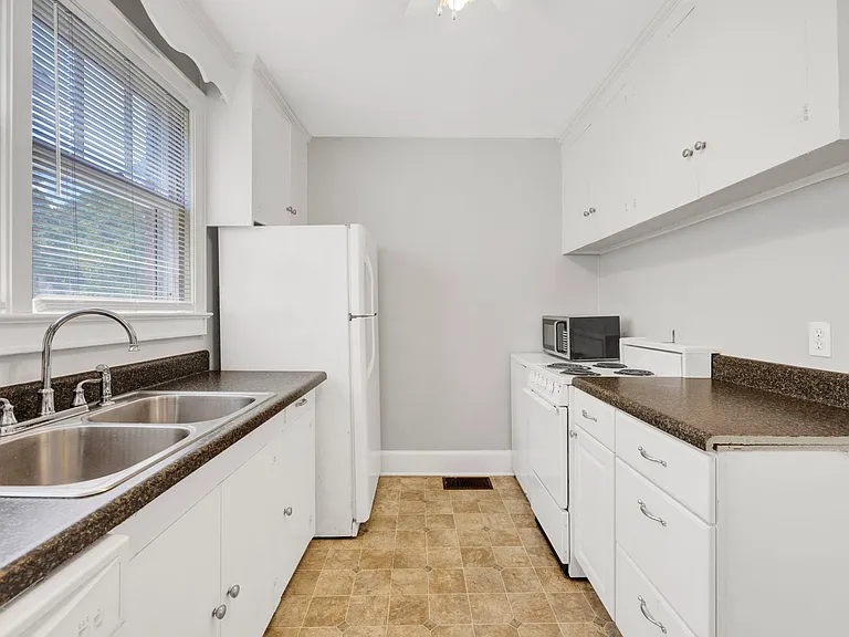 318 Woodrow St #318 — Photo 11