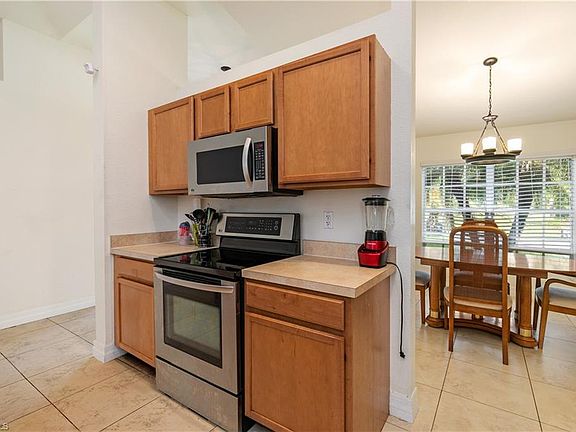 5th image of 2833 NW 27th Pl