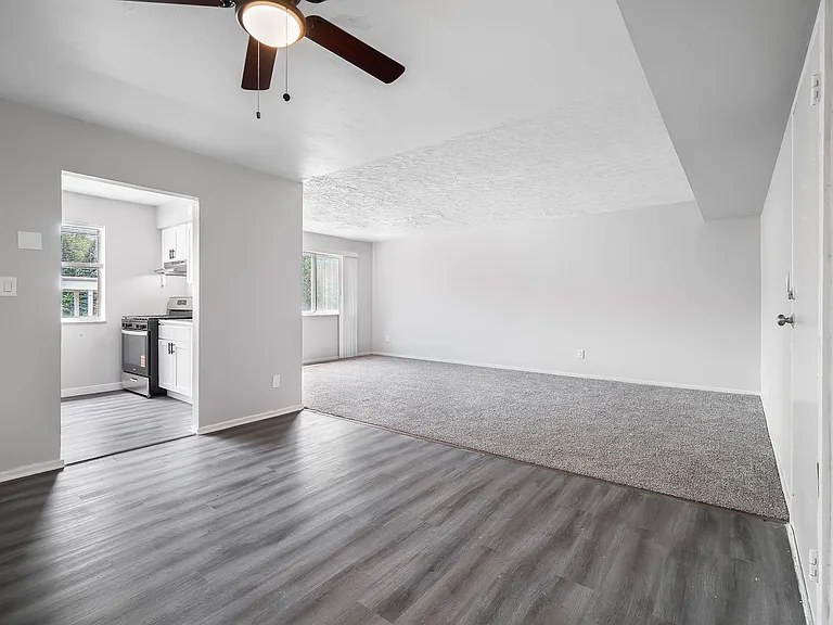 Heights Garden Apartments — Photo 9