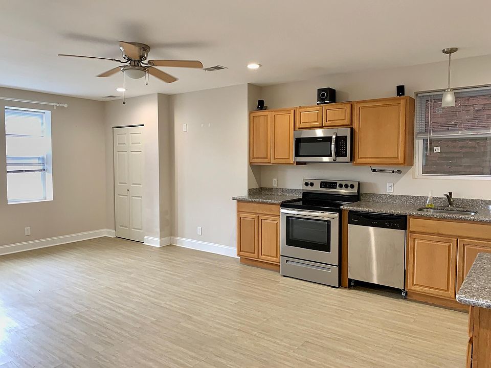 Kitchen and living room area