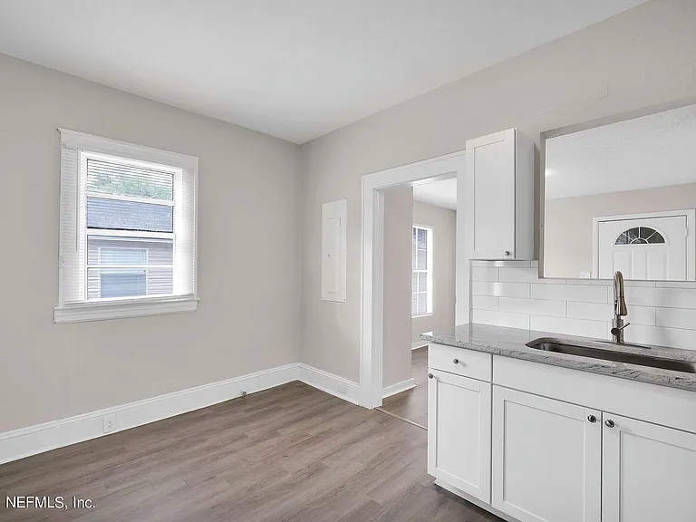 6418 Sapphire Dr — Photo 11