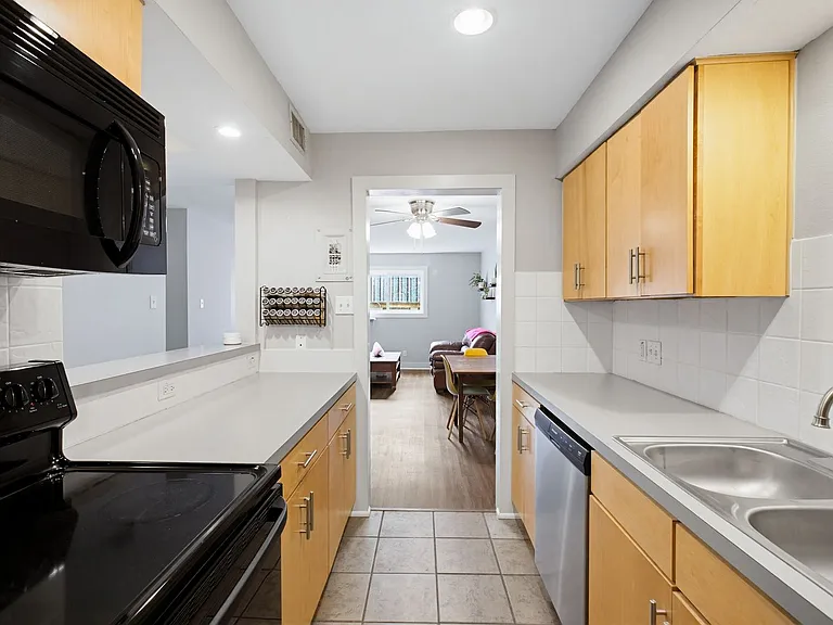 3815 Guadalupe St #208 — Photo 10