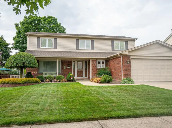 16461 Pine Cone Dr, Woodhaven, MI 48183