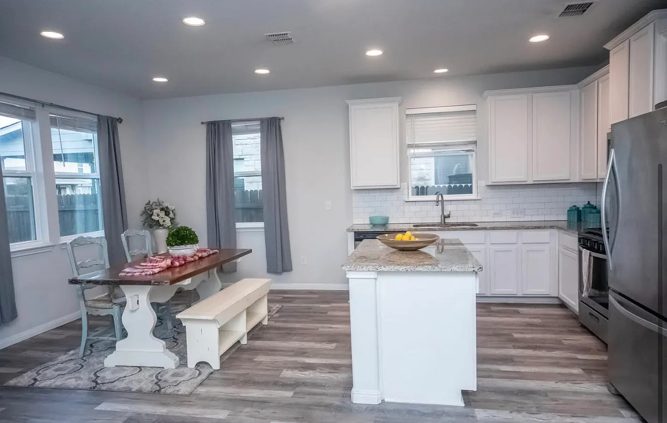 3 bed, 2.5 bath, 1667 sqft, $2,275 — Photo 2