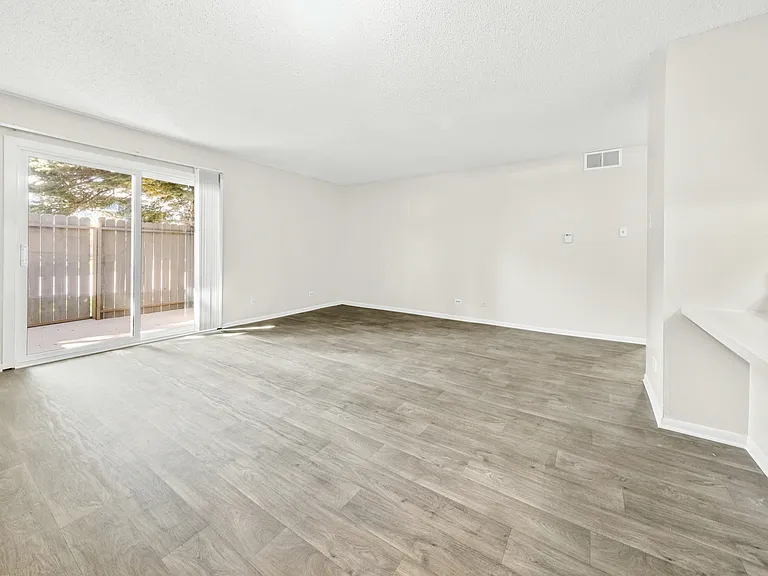 Falcon Run Apartments — Photo 37