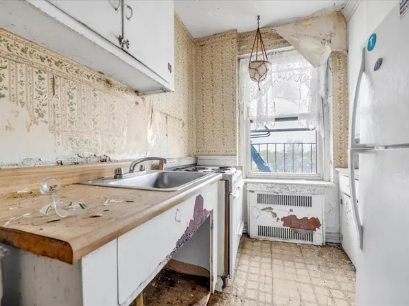 3626 Kings Highway image 11 of 13