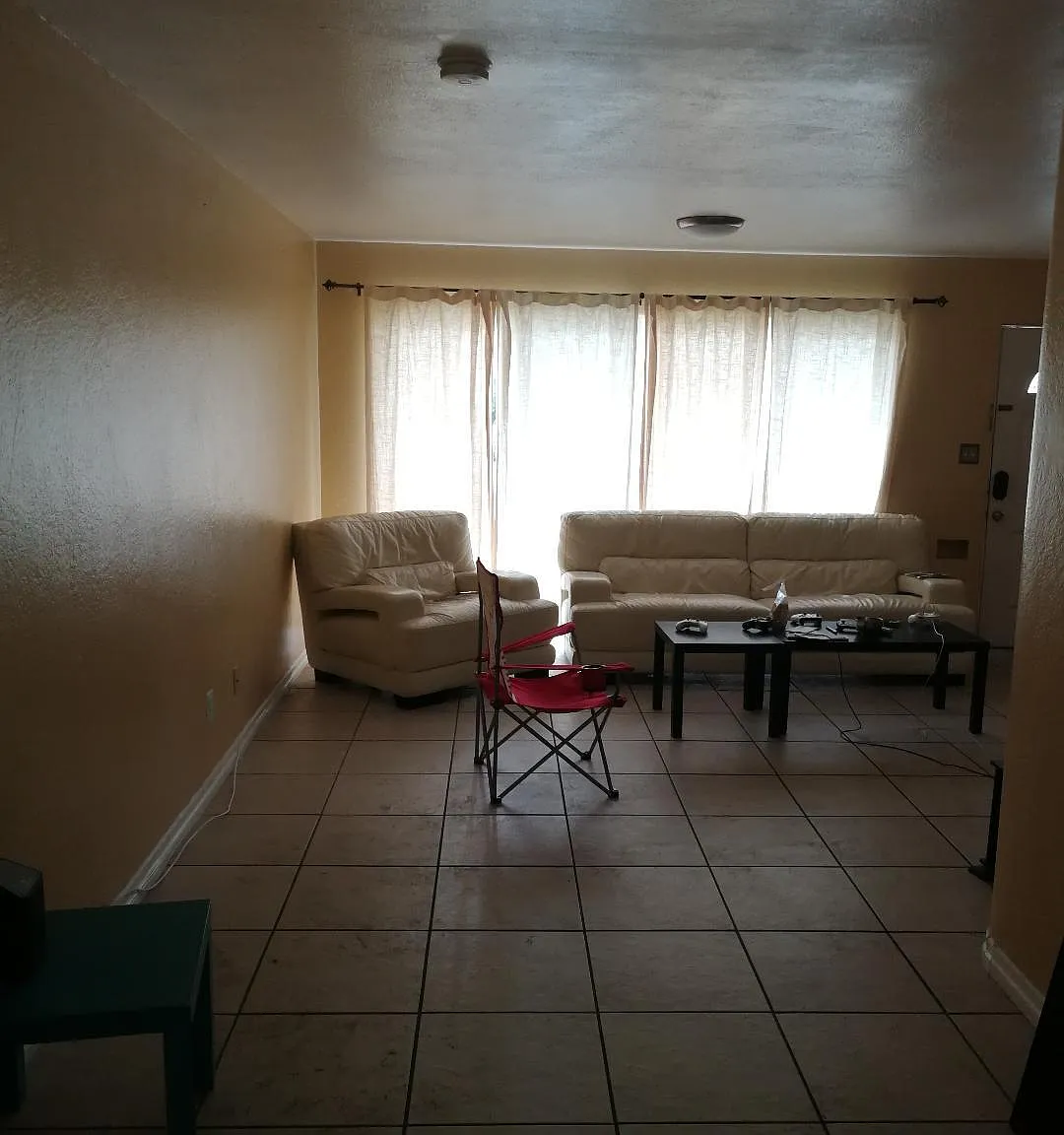 5 bed, 2044 sqft, $8,200 — Photo 3