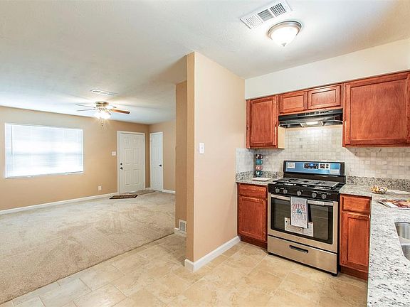 2nd image of 200 N 1st St