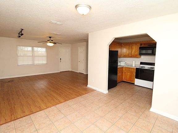 4th image of 1174 Schatten St