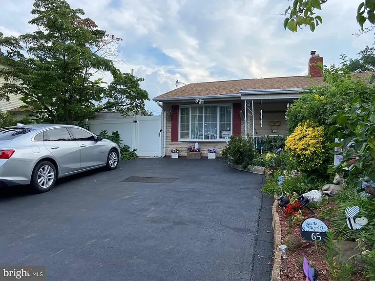 65 Orchard Ln — Photo 2