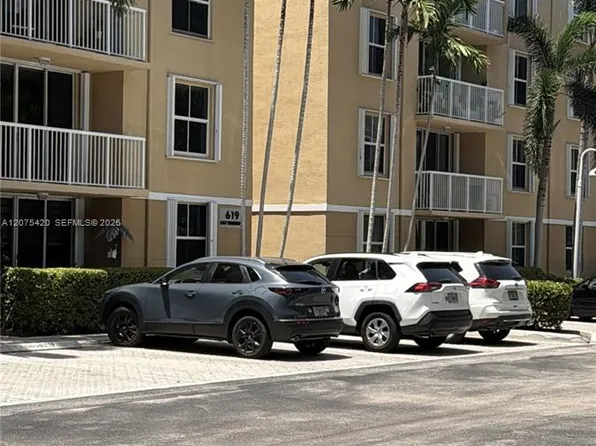 619 E Sheridan St APT 105, Dania, FL 33004