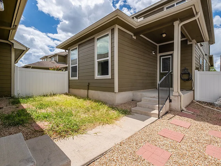 730 Lost Pines Ln — Photo 23