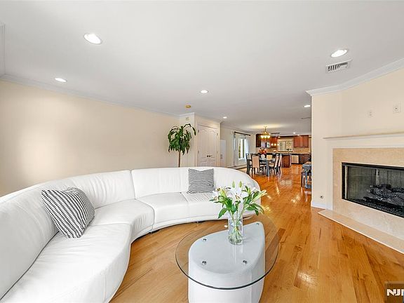4th image of 233 Knox Ave #C0001