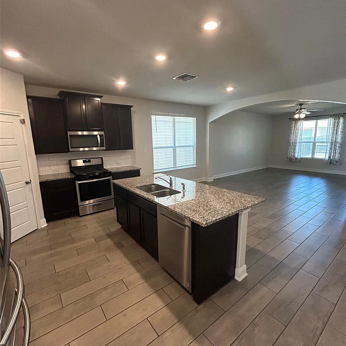 4 bed, 2.0 bath, 1736 sqft, $2,200 — Photo 4