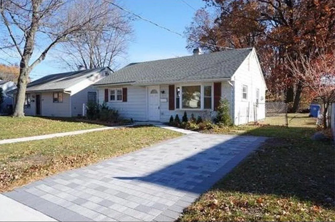 412 Roanoke Street — Photo 1