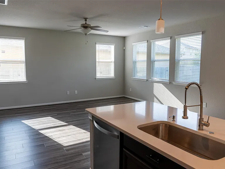 7010 Silverleaf Oak St — Photo 27