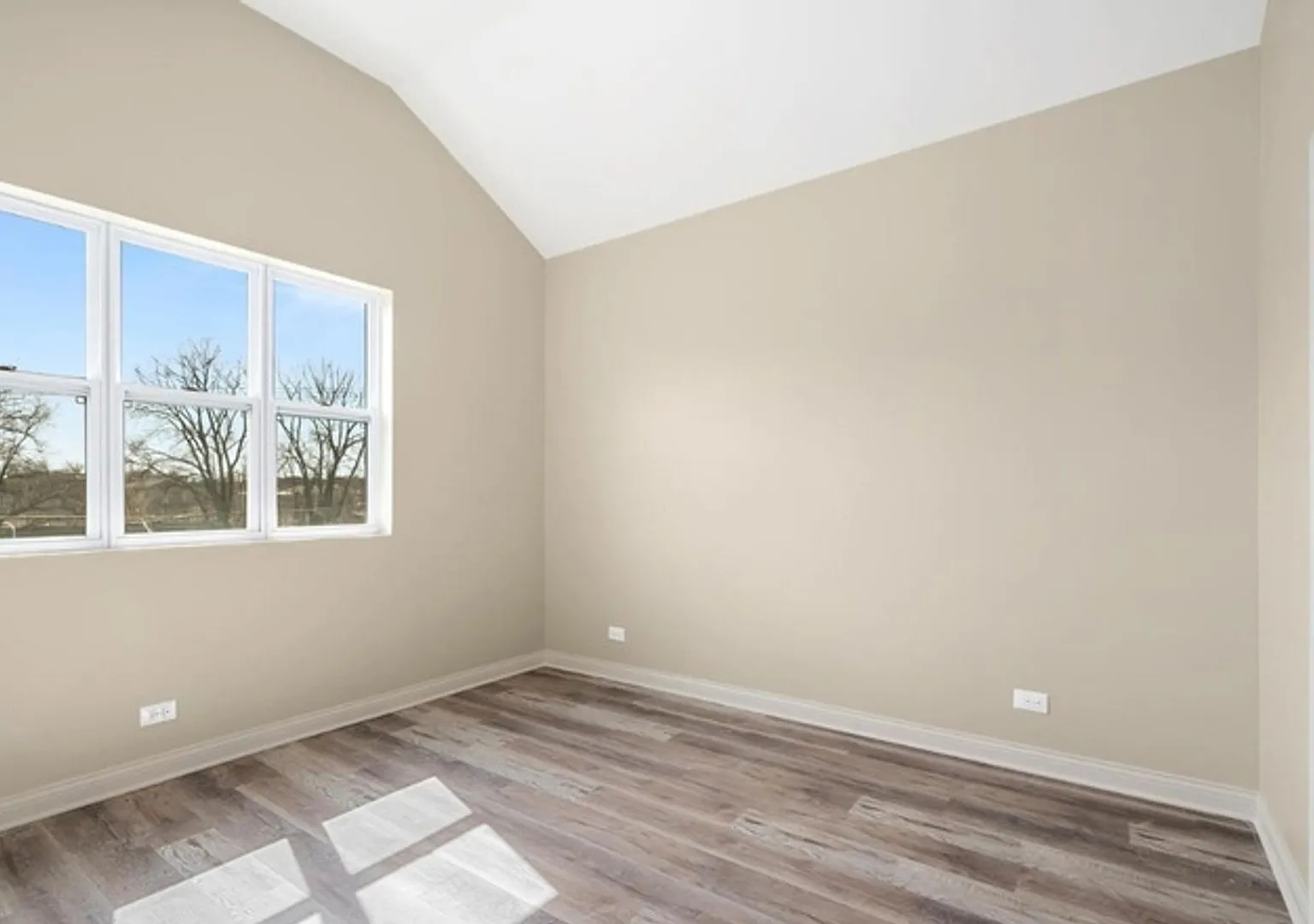 Spacious 3BR Duplex in Chicago — Photo 3