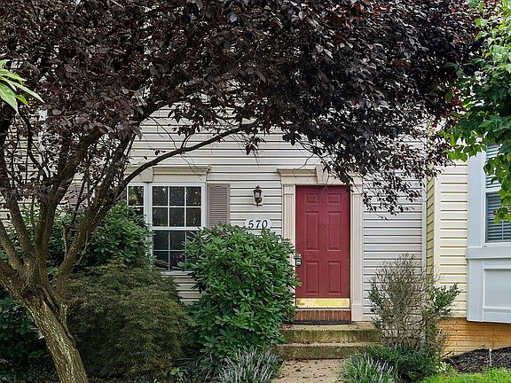 3rd image of 570 Highland Towne Ln
