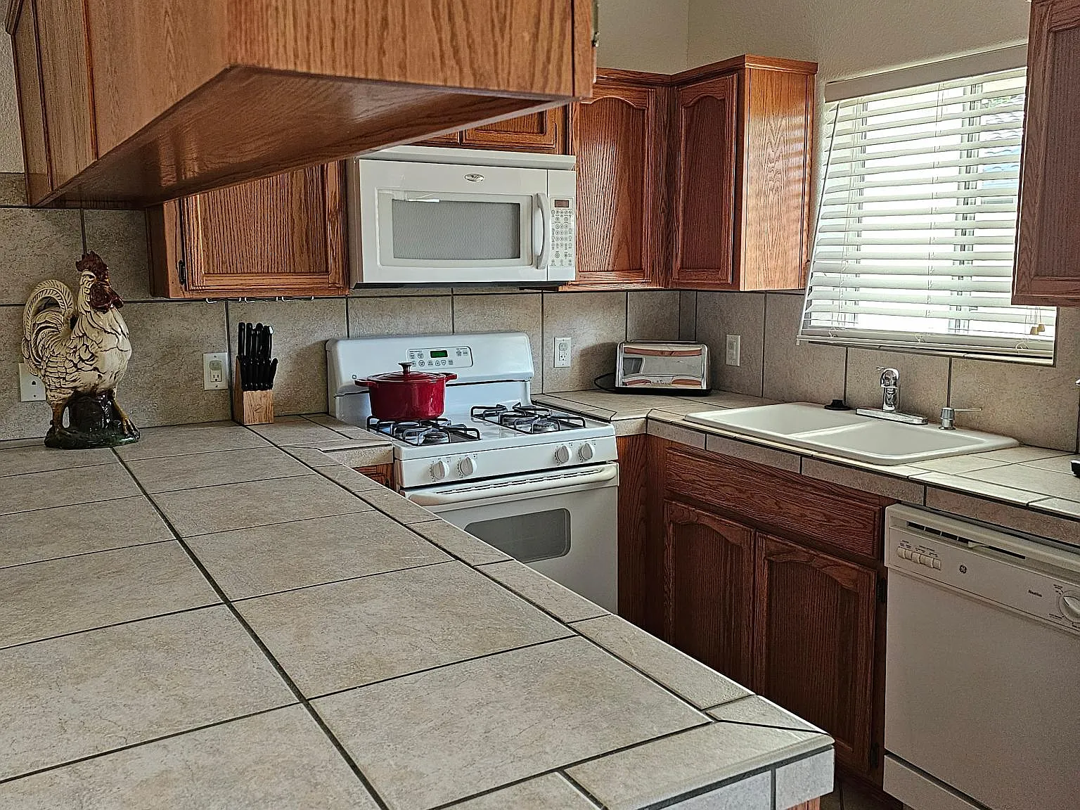 2 bed, 1.5 bath, 1200 sqft, $1,500 — Photo 4