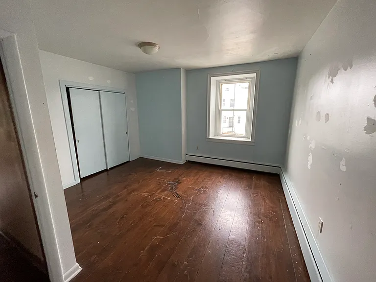 232 Locust St — Photo 5