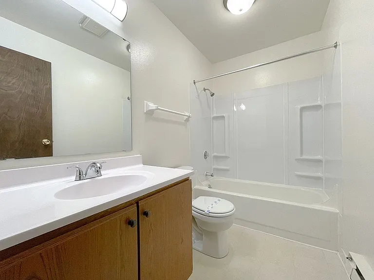 Country Meadows Apartments — Photo 28