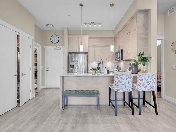 5th image of 2120 Gladwin Rd #219