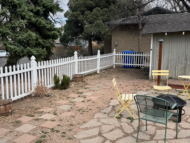 601 E Myrtle St — Photo 17