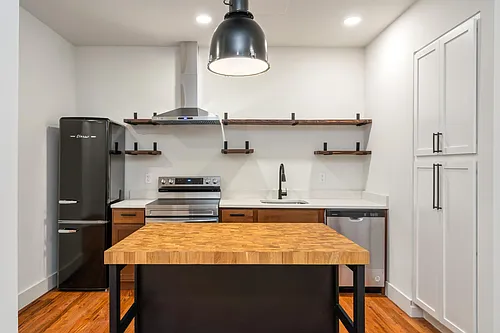 826 N Broadway St #301 Photo 1
