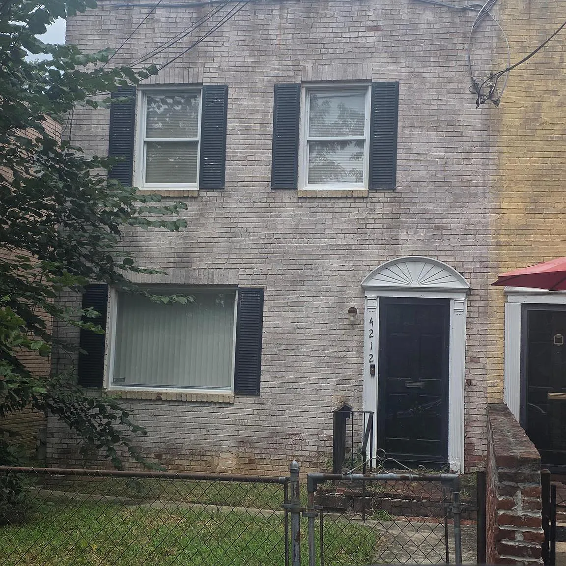 3 bed, 1292 sqft, $2,400 — Photo 1