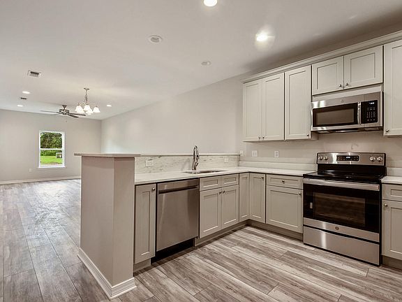 3rd image of 13047 Tracewood Dr