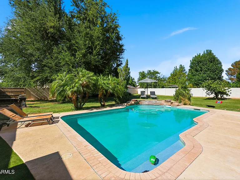 10432 W Avalon Dr — Photo 27