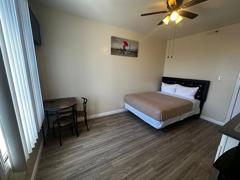 Soto Rose Apartments — Photo 44