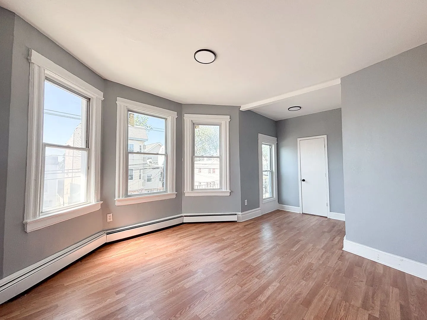 648 Grove St — Photo 2