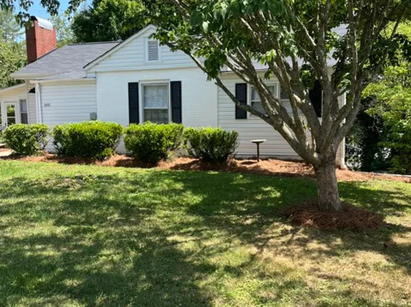 1011 Pennton Ave SW, Lenoir, NC 28645