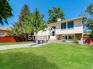 9161 S Pebble Glen Cir, Sandy, UT 84094