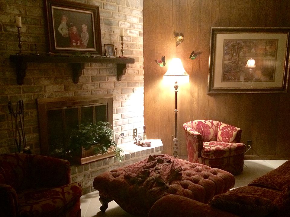 1st image of 28 Hollychase St