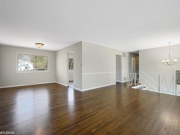 3rd image of 643 N Williams Dr