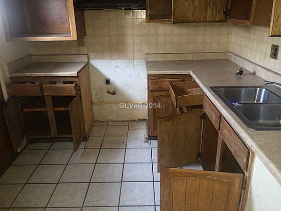 5th image of 2613 Howard Dr