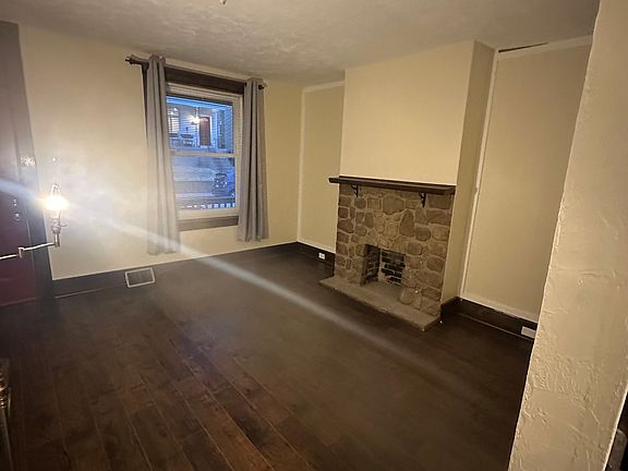 2nd image of 204 E Woodford Ave