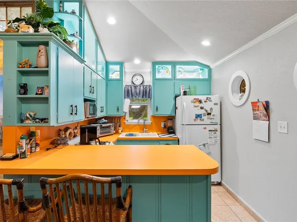 621 S Fuqua St, Rockport, TX 78382