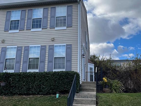2nd image of 32 Royalty Cir #32
