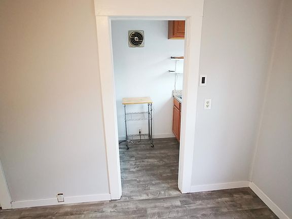 3rd image of 629 12th Ave E #B