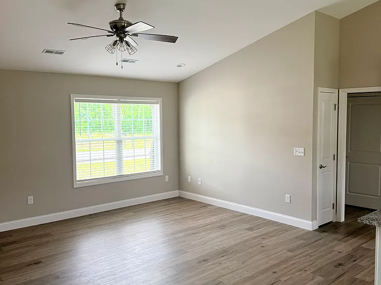 249 Oak Grove Cir — Photo 8