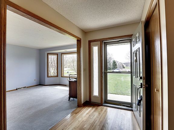 2nd image of 483 Barrington Dr E